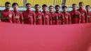 Para pemain Timnas Indonesia U-19 menyanyikan lagu Indonesia Raya sebelum melawan Brunei U-19 pada laga kualifikasi Piala Asia U-19 di Stadion Puju Public, Gyeonggi, Selasa (31/10/2017). Timnas U-19 menang 5-0 atas Brunei. (Bola.com/Media PSSI)