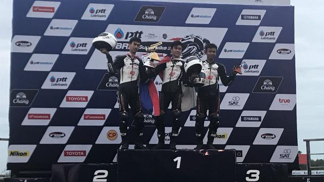 Dua pembalap Indonesia binaan Astra Honda Racing School (AHRS), Herjun Atna Firdaus dan Muhammad Hildan Kusuma, mendomimasi podium pada balapan pertama seri ketiga Thailand Talent Cup, Sabtu (14/7/2018)