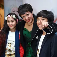 Beban hidup yang dirasa sangat berat itu, membuat pemeran film Heart sering marah-marah pada suaminya, Teuku Rifnu Wikana. Hal itu lantaran suaminya mengalami kecelakaan saat kerja. (Deki Prayoga/Bintang.com)