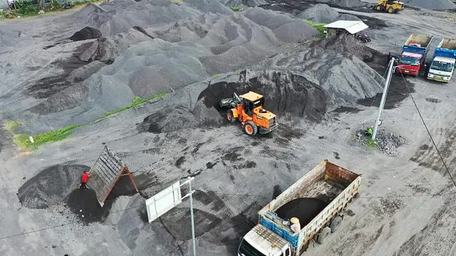 Aktivitas pertambangan pasir Lumajang (Istimewa)