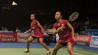 Ganda Campuran Indonesia, Della Destiara Haris dan Rosyita Eka Putri Sari, saat tampil pada BCA Indonesia Open di JCC, Jakarta, Kamis (15/6/2017). (Bola.com/Vitalis Yogi Trisna