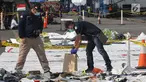 Tim Pusat Laboratorium Forensik (Puslabfor) Polri mengambil serpihan pesawat Lion Air JT 610 JICT II, Tanjung Priok, Jakarta Utara, Jumat (2/11). Barang tersebut akan dijadikan sampel untuk diteliti. (Liputan6.com/Angga Yuniar)