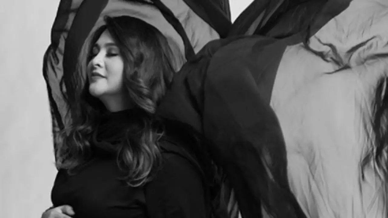 [Bintang] Sederhana Tapi Romantis, Ini 8 Foto Maternity Audy Item