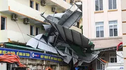 Topan Bualoi menerjang daratan Vietnam, Senin (29/9/2025) dini hari. Topan Bualoi diproyeksikan akan membawa angin dengan kecepatan 133 kilometer per jam dan gelombang badai setinggi lebih dari 1 meter. Demikian diungkap Pusat Peringatan Topan Gabungan (JTWC). (Thai An/AFP)