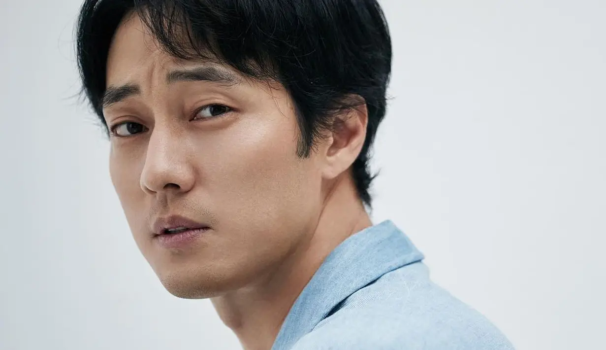 So Ji Sub juga salah satu aktor yang tak pernah gagal menaklukan hati banyak perempuan. Selain kepiawaiannya dalam bermain peran, pria yang akan segera berusia 44 tahun ini juga sukses mendirikan agensinya sendiri, yaitu 51K, manajemen dirinya dan beberapa aktor lain bernaung.