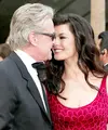 Pasangan duo Hollywood, Catherine Zeta-Jones dan Michael Douglas, telah menikah selama 15 tahun. (Via Instagram/@catherinezetajones)