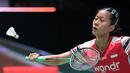 Tunggal putri Indonesia Putri Kusuma Wardani melakukan pukulan pengembalian kok ke arah Wang Zhi Yi (China) dalam pertandingan perempat final turnamen bulu tangkis Japan Open 2025 di Tokyo, 18 Juli 2025. (Richard A. Brooks/AFP)