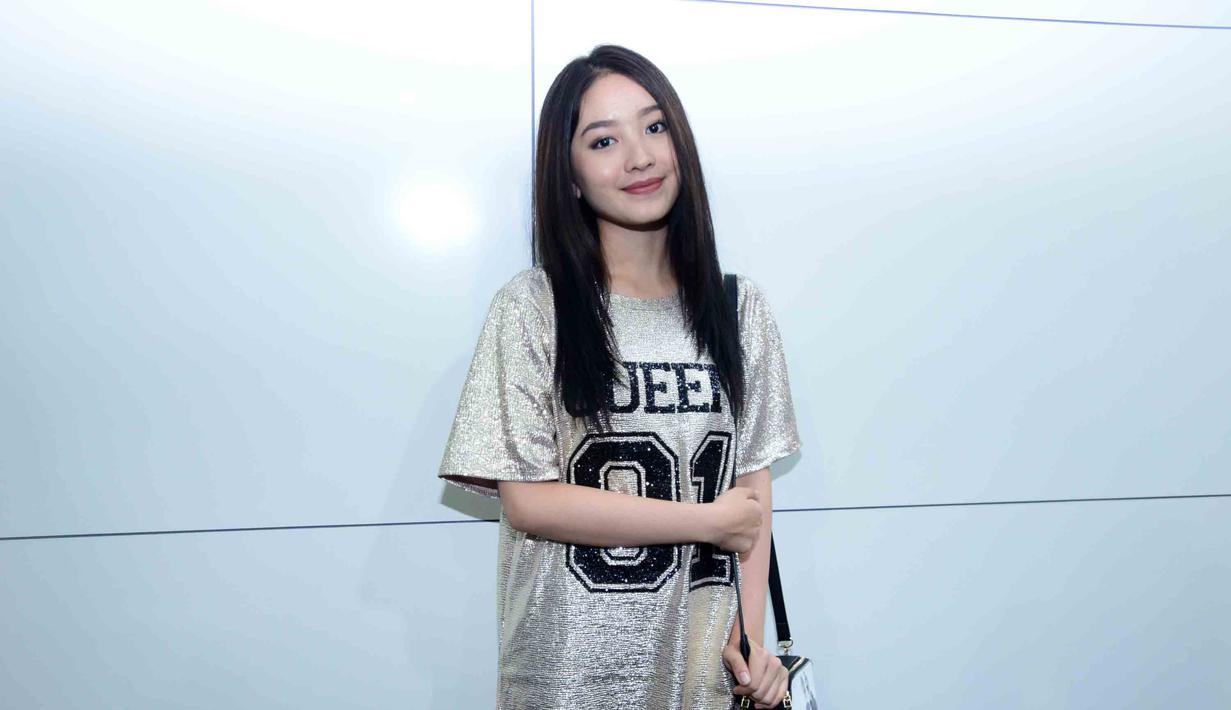 FOTO: Cantiknya Natasha Wilona Saat Bergaya Santai, Natural Tanpa Makeup Tebal - Hot Liputan6.com