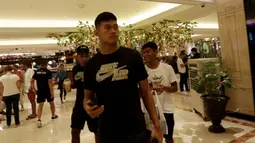 Kiper Timnas Indonesia U-22, Muhammad Riyandi, saat tiba di Hotel Jen, Manila, Sabtu (23/11). Hotel tersebut akan menjadi tempat menginap tim Garuda Muda selama ajang SEA Games 2019. (Bola.com/ M Iqbal Ichsan)