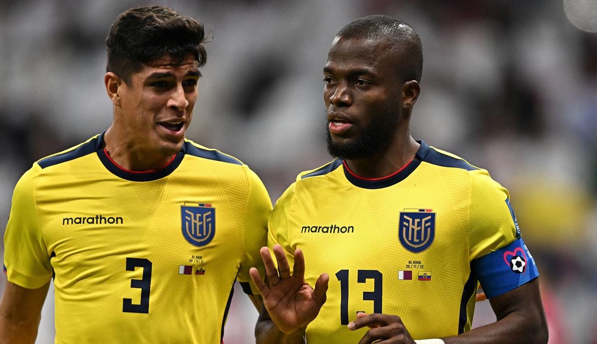 Piero Hincapie (kiri) hanya mampu membawa Ekuador lolos hingga babak 16 besar pada Piala Dunia U-17 2019 setelah dikalahkan Italia 1-0. Saat ini ia tengah menjalani musim ketiga bersama Bayer Leverkusen, setelah sebelumnya ia membela Independiente del Valle di Liga Ekuador serta bermain untuk Talleres di Liga Argentina. Bersama Timnas Ekuador ia telah mencatatkan 27 caps, termasuk bermain di Piala Dunia 2022 Qatar. (AFP/Manan Vatsyayana)