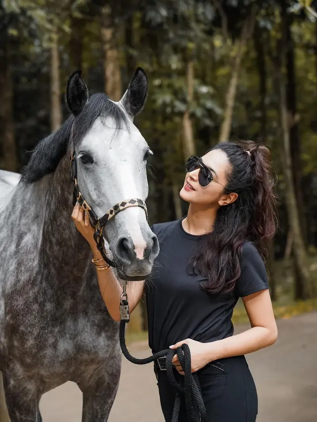 Nabila Syakieb bersama kudanya (Instagram/nsyakieb85)