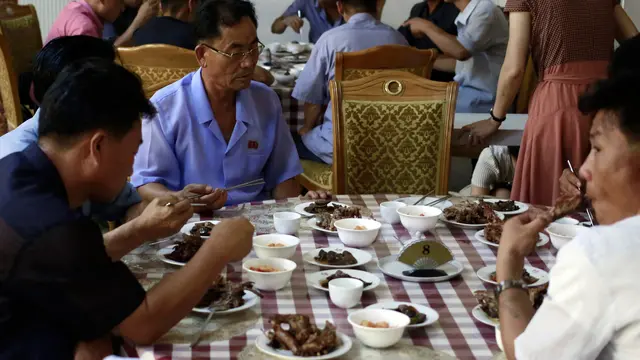 Makan Daging Anjing di Musim Panas