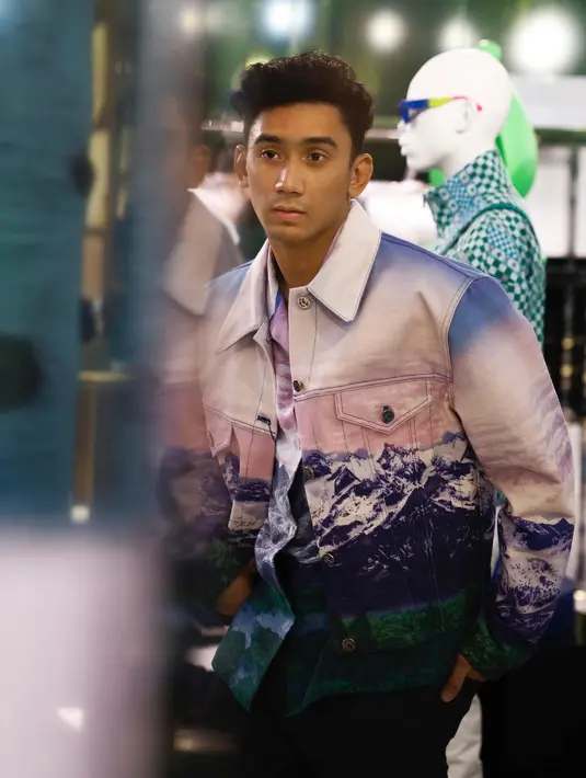 Meski baru terjun ke dunia model, namun Daffa Wardhana  langsung mendapatkan proyek besar. Salah satunya hadir di event brand ternama kelas dunia. (FOTO: instagram.com/daffawardhana/)