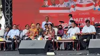 Megawati Sukarnoputri hadir dalam acara Hari Desa Nasional di Parkir Timur Senayan, Gelora Bung Karno, Jakarta, Minggu (19/3/2023). Dia menyinggung soal Presiden Jokowi. (Liputan6.com/ Lizsa Egeham)