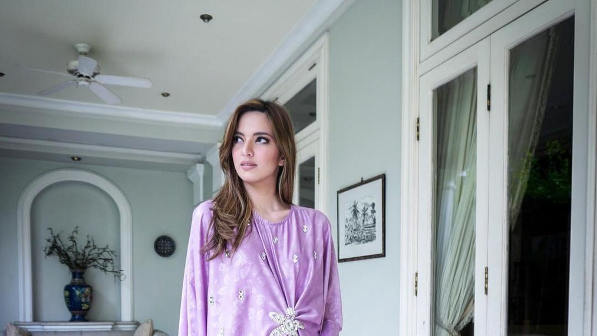 Warna Outfit Bukber yang Bikin Wajah Terlihat Lebih Cerah dan Menawan