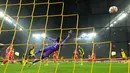 Namun kedudukan berubah tiga menit sebelum berakhirnya waktu normal babak kedua. Joshua Kimmich berhasil menceploskan bola ke gawang Dortmund dengan memanfaatkan kemelut di depan gawang. (AFP/Ina Fassbender)