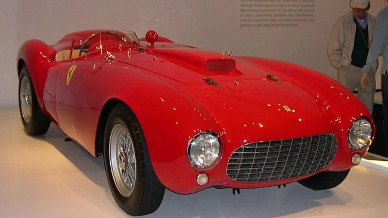 Pendiri Victoria Secret Beli Ferrari Sengketa