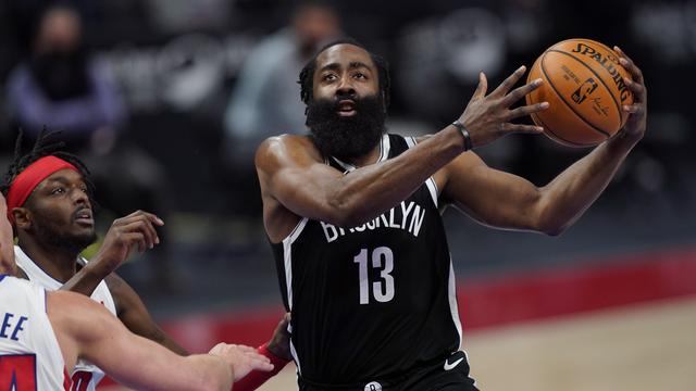 James Harden (kanan) sukses membawa Brooklyn Nets menang 113-111 atas Detroit Pistons di Little Caesars Arena, Sabtu (27/3/2021) pagi WIB.