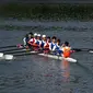 Atlet Korea Selatan dan Korea Utara latihan kano bersama jelang Asian Games 2018 di Tangeum Lake International Rowing Center, Chungju, Korea Selatan, Selasa (31/7). (Jeon Heon-Kyun/Pool/AFP)