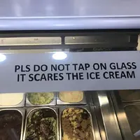 Konyolnya para pedagang yang bisa bikin pelanggannya ngakak! (Sumber Foto: Bored Panda)