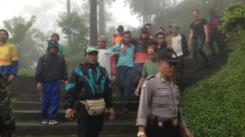 Daki Gunung Agung Hanya Pakai GPS, 3 Remaja Jerman Masuk Jurang