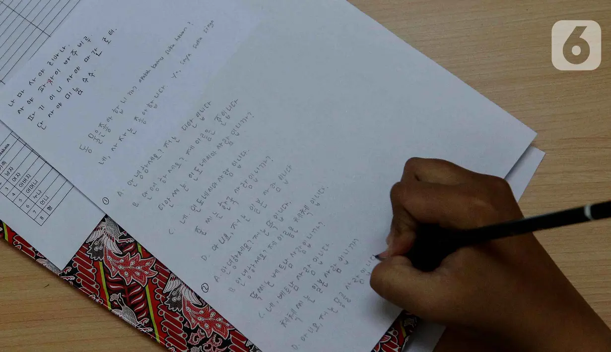 PPKD Jakarta Pusat memberikan pelatihan pembelajaran bahasa korea secara gratis. (Liputan6.com/Herman Zakharia)