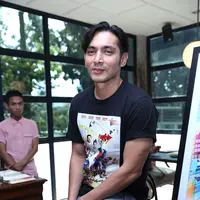 Dijumpai di kawasan Mega Kuningan, Jakarta Selatan, Jumat (7/8/2015), pemeran sinetron ‘Lupus’ ini mengaku cuaca ekstrim di Belanda merupakan sebuah tantangan lainnya dalam proses syuting ‘Negeri Van Oranje’. (Galih W. Satria/Bintang.com)