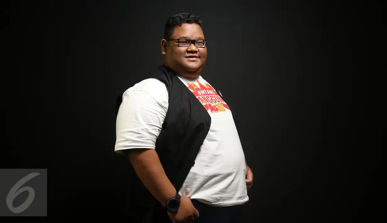 Finalis asal Makasar, Rama berpose saat sesi foto di SCTV Tower, Jakarta, Rabu (17/5). Para pemenang Bintang Panggung Asik 2017 ini akan mendapatkan total hadiah delapan puluh lima juta rupiah. (Liputan6.com/Fatkhur Rozaq)