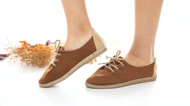 Sepatu Berbahan Suede