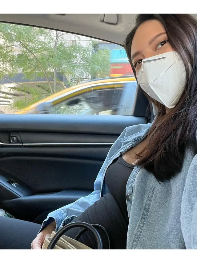 6 Potret Baby Bump Nadia Saphira Jelang Lahiran, Suami Selalu Siaga
