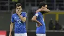 Gelandang Italia, Stephan El Shaarawy, tampak sedih usai gagal membawa Italia lolos ke Piala Dunia 2018 setelah disingkirkan Swedia di Stadion Giuseppe Meazza, Senin (13/11/2017). Italia bermain imbang 0-0 dengan Swedia. (AFP/Miguel Medina)