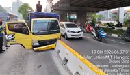 Kronologi Truk Tabrak Separator Busway Bikin 15 TransJakarta Terlambat