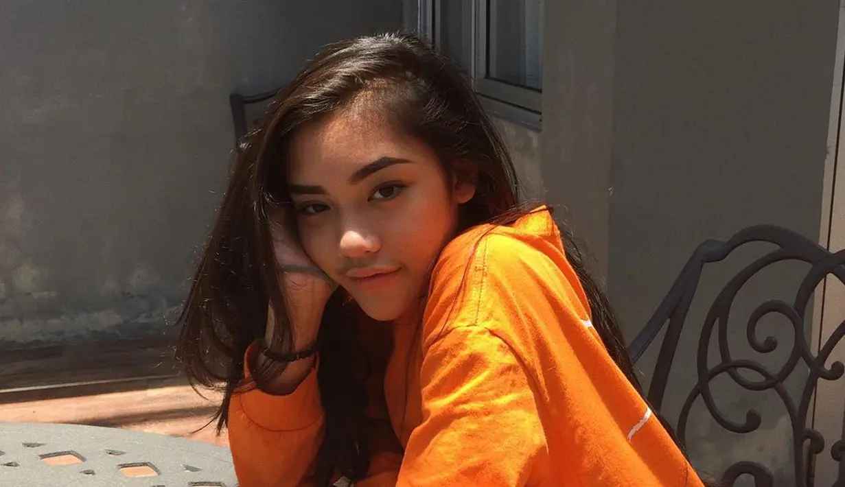 Mulai dari panggung Indonesia Idol Junior, Baila terus berkarya di bidang musik. Selain berbakat dalam bidang tersebut, pesona Balia yang kini sudah beranjak dewasa juga jadi sorotan netizen. (Liputan6.com/IG/@bailafauri)