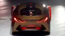 Bagian belakang dari mobil konsep 'Vision Next 100' diperlihatkan produsen BMW saat perayaan HUT ke-100 BMW di Munich, Jerman, Senin (7/3/2016). 'Vision Next 100' BMW terlihat sangat futuristik. (Reuters/ Michael Dalder)