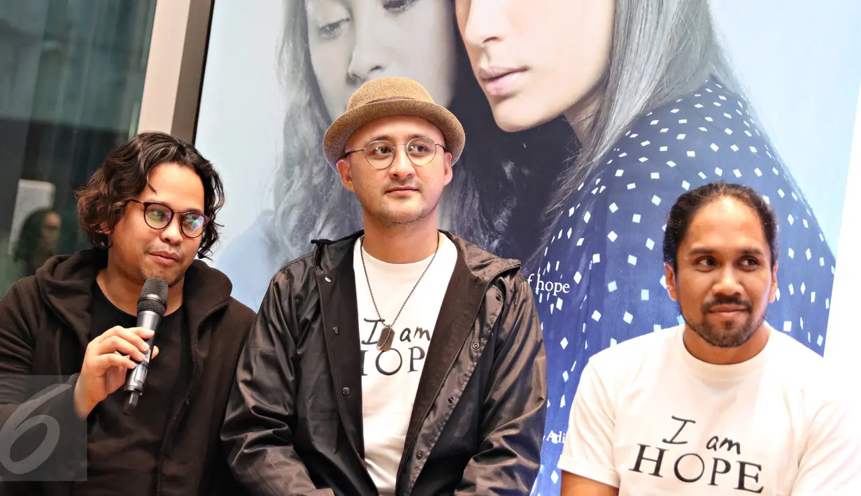 Grup band Alexa menyampaikan keterangan pers jelang konser donasi 'I am Hope' di TIM, Jakarta, Kamis (4/2/2016). Acara tersebut diadakan sebagai bagian dari peringatan Hari Kanker Sedunia pada 4 Februari (Liputan6.com/Immanuel Antonius)