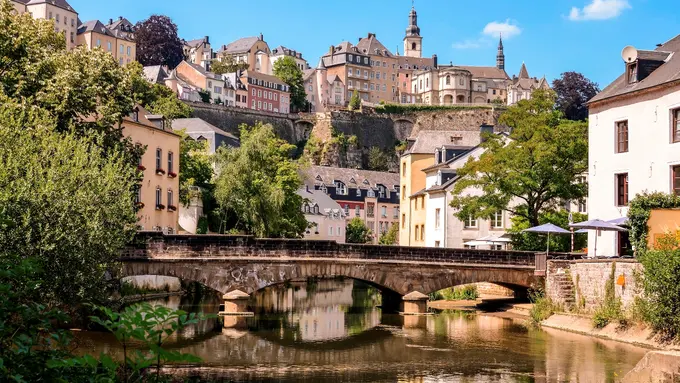 Bintang 5: Benteng Tua dan Kota Terbersih di Dunia
