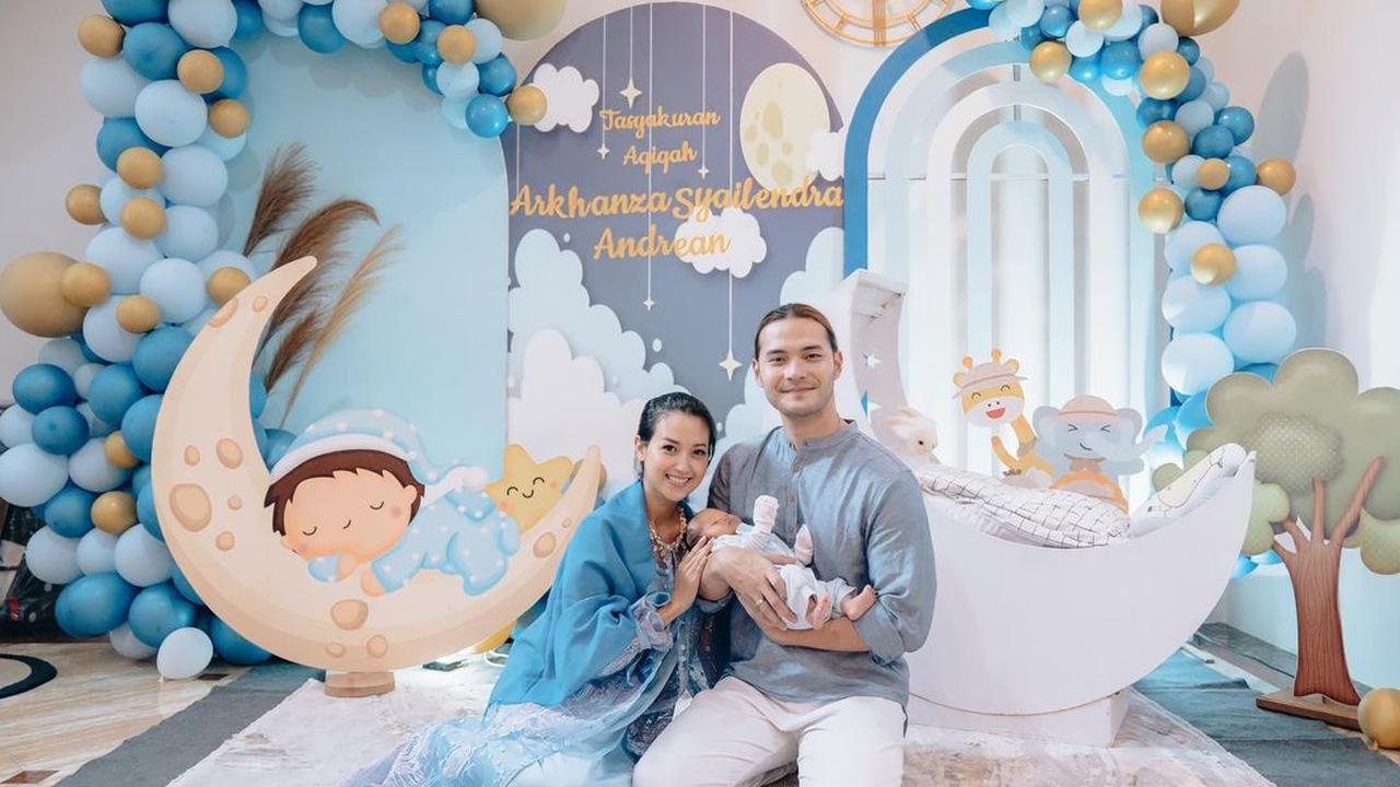 Tampil Kompak dengan Nuansa Biru, Ini 7 Momen Aqiqah dan Tasyakuran Anak Ketiga Sylvia Fully