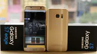 Samsung Galaxy S7 dan S7 Edge Gold yang diproduksi oleh Karalux (Sumber: IBTimes).