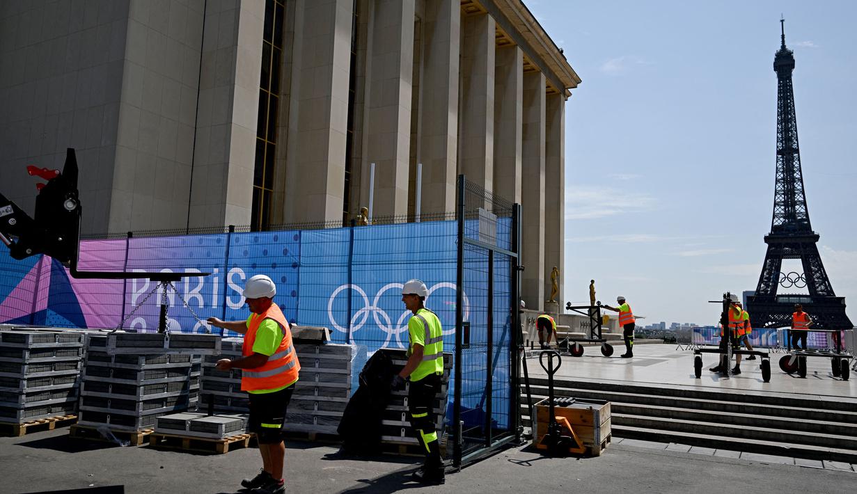 Lebih kurang 45.000 petugas akan diterjunkan dalam pengamanan parade pembukaan Olimpiade Paris 2024. Petugas tersebut juga akan dibantu ribuan tentara, dan agen keamanan swasta. (Gabriel BOUYS/AFP)