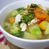 Menu Sarapan Nikmat, Sop Ayam (Sumber Foto: Youtube Channel Tam Tam Kitchen's Diaries)