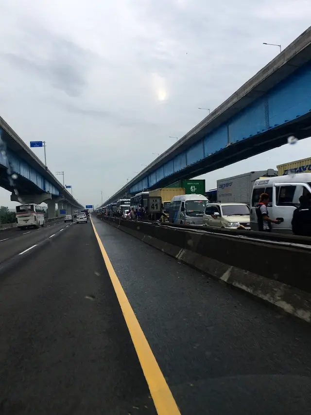 macet cikampek