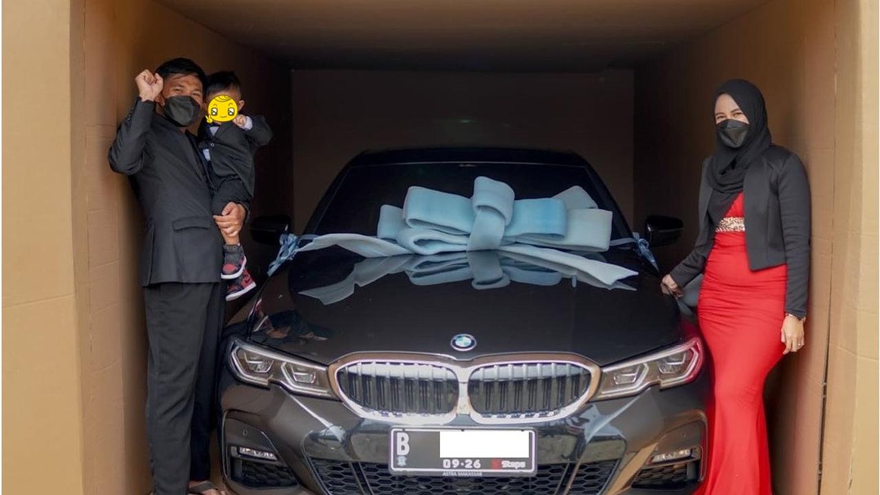 Viral Pengusaha Beri Kado Mobil Anaknya yang Masih Balita, Ini 6 Potretnya