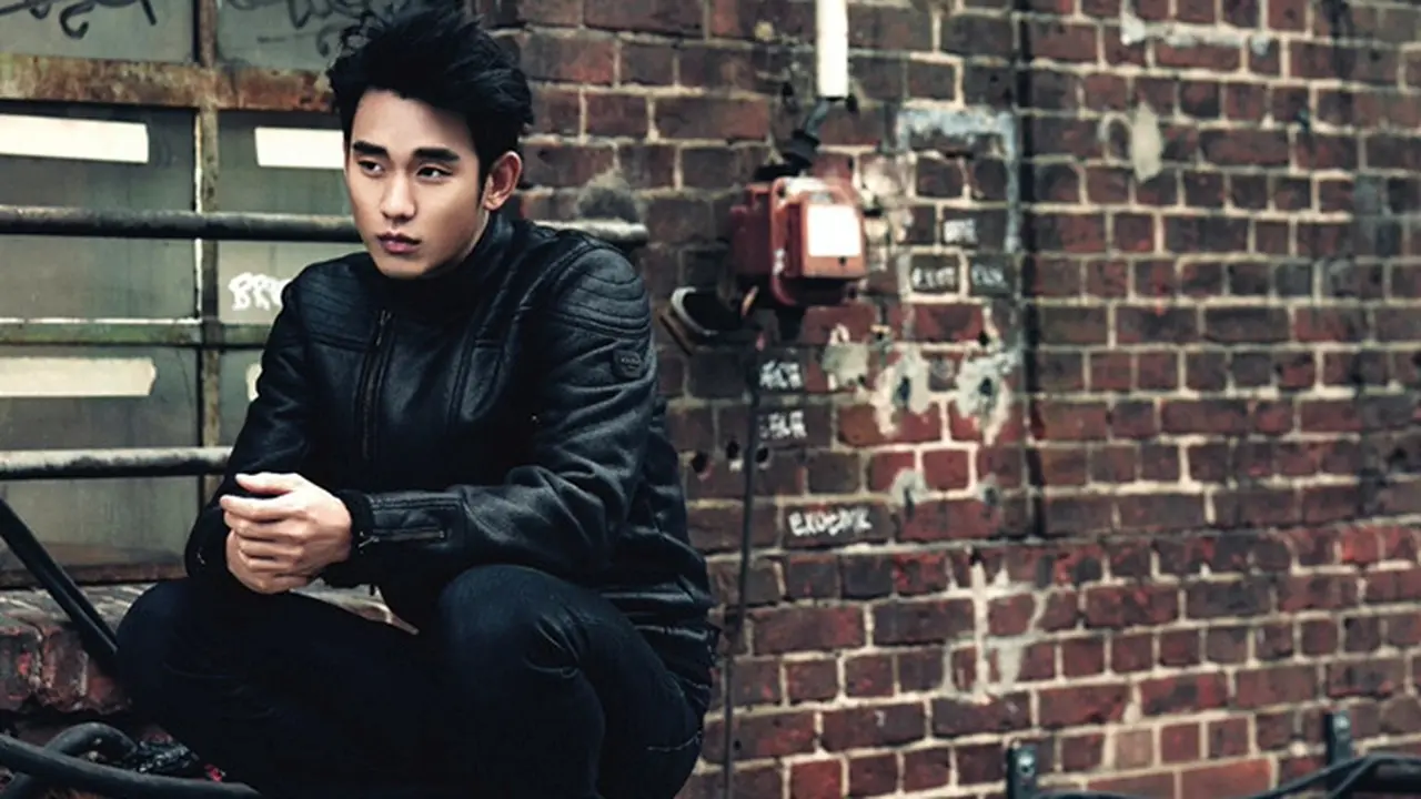  Dapat Tugas Baru, Kim Soo Hyun Terlihat Bingung