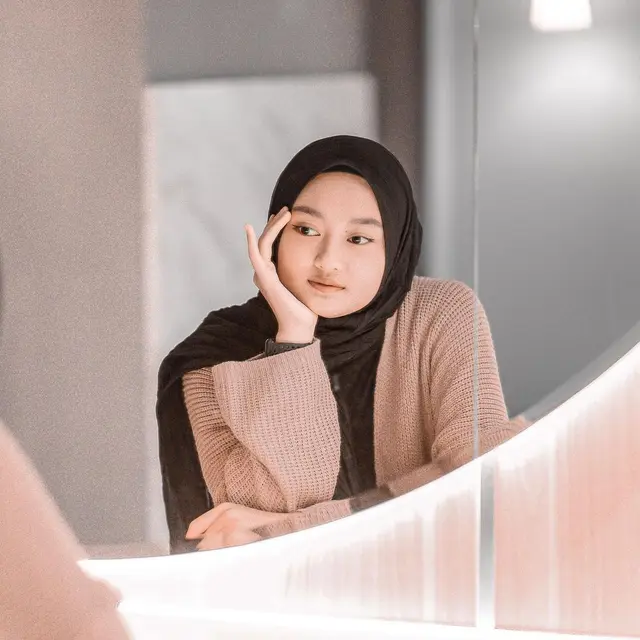 6 Potret Reyna Fakhira, Wanita yang Disebut ‘Kembaran’ Dinda Hauw