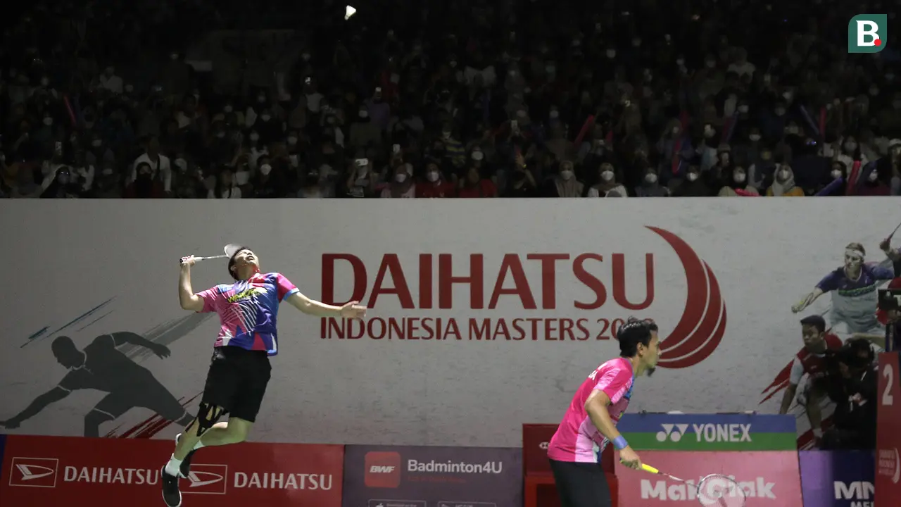 Foto: Didukung Ribuan Penonton Istora, Ahsan/Hendra Jinakkan Pasangan Denmark untuk Melaju ke 16 Besar Daihatsu Indonesia Masters 2022