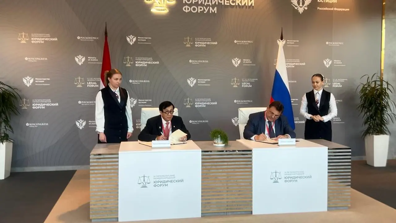 Menteri Hukum dan Hak Asasi Manusia (Menkumham) Yasonna H Laoly menandatangani Memorandum of Understanding (MoU) bersama Menteri Kehakiman Rusia Konstantin Anatolievich Chuychenko