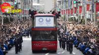 Para atlet Olimpiade Jepang saat merayakan parade perayaan medali Olimpiade 2016 Rio de Janiero, di Tokyo, Jepang, 7 Oktober 2016. (Japan Times). 