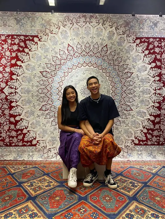 Namun tidak sedikit yang menilai bahwa keduanya menjadi pasangan serasi dan cocok. Tampil keren dan menawan, pasangan kekasih ini memiliki banyak penggemar yang mendukung hubungan keduanya. (Liputan6.com/IG/@iamdevano)