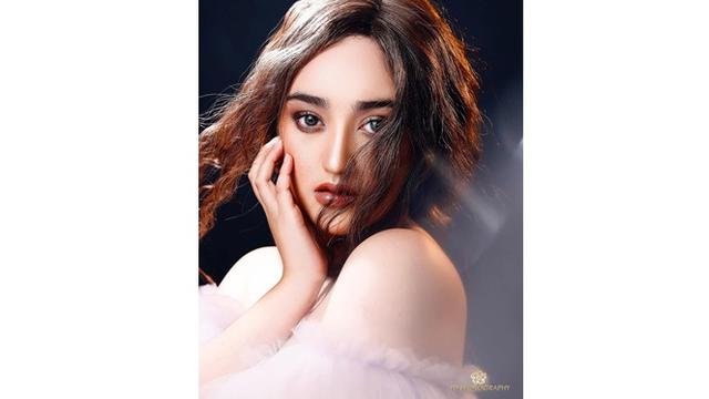6 Foto Terbaru Pemotretan Ranty Maria, Layaknya Lukisan