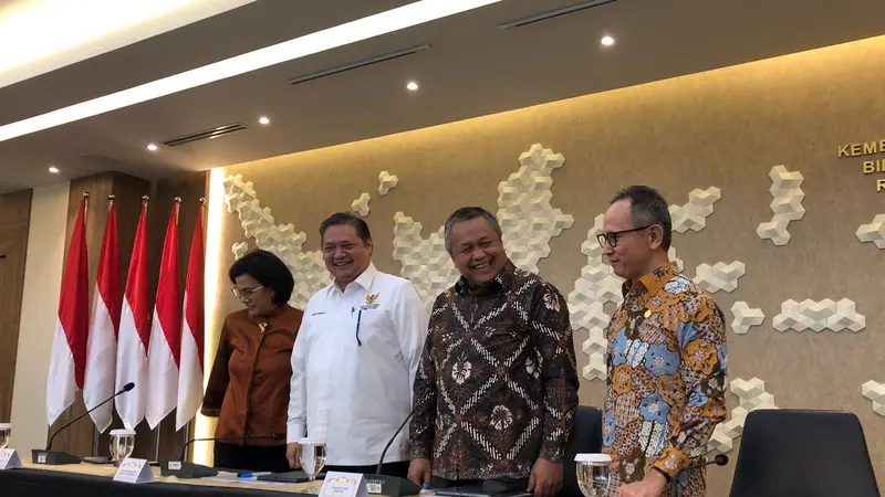 Gubernur Bank Indonesia Perry Warjiyo  dalam konferensi pers DHE di Kantor Kementerian Koordinator bidang Perekonomian, Jumat (28/7/2023). (Tira/Liputan6.com)